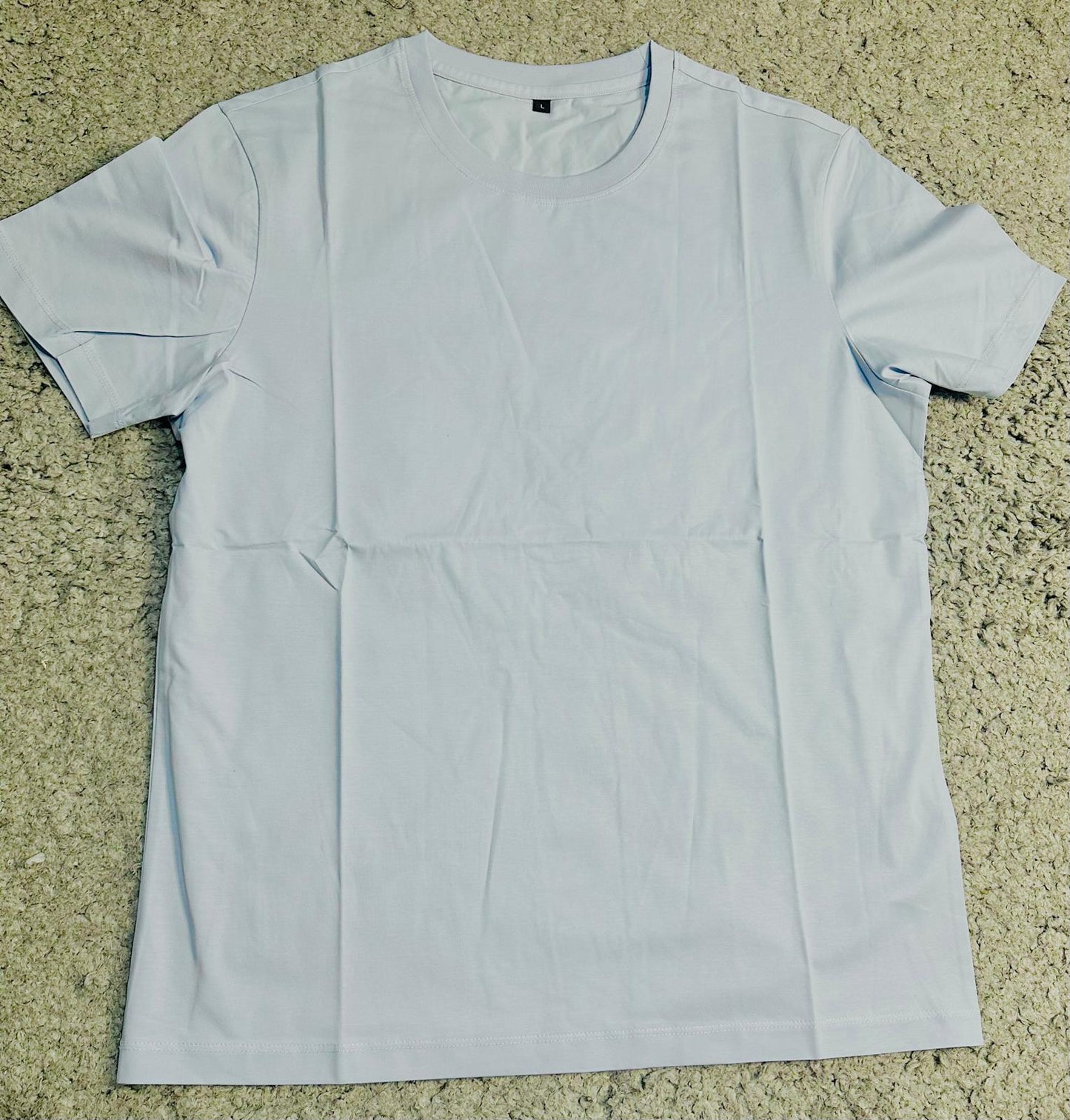 T-shirt simple bleu ciel – Douceur, simplicité et style naturel