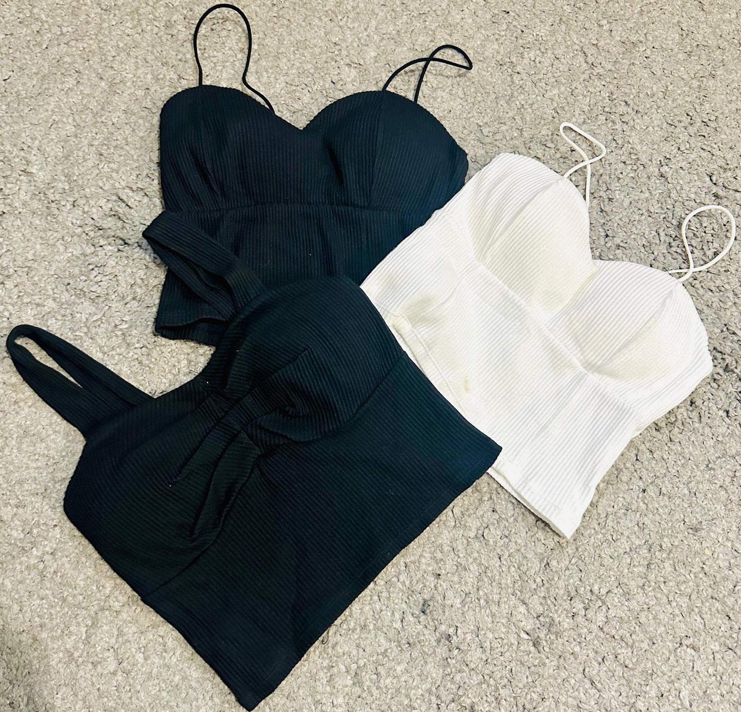 Mini hauts femme – Audace, légèreté et féminité affirmée