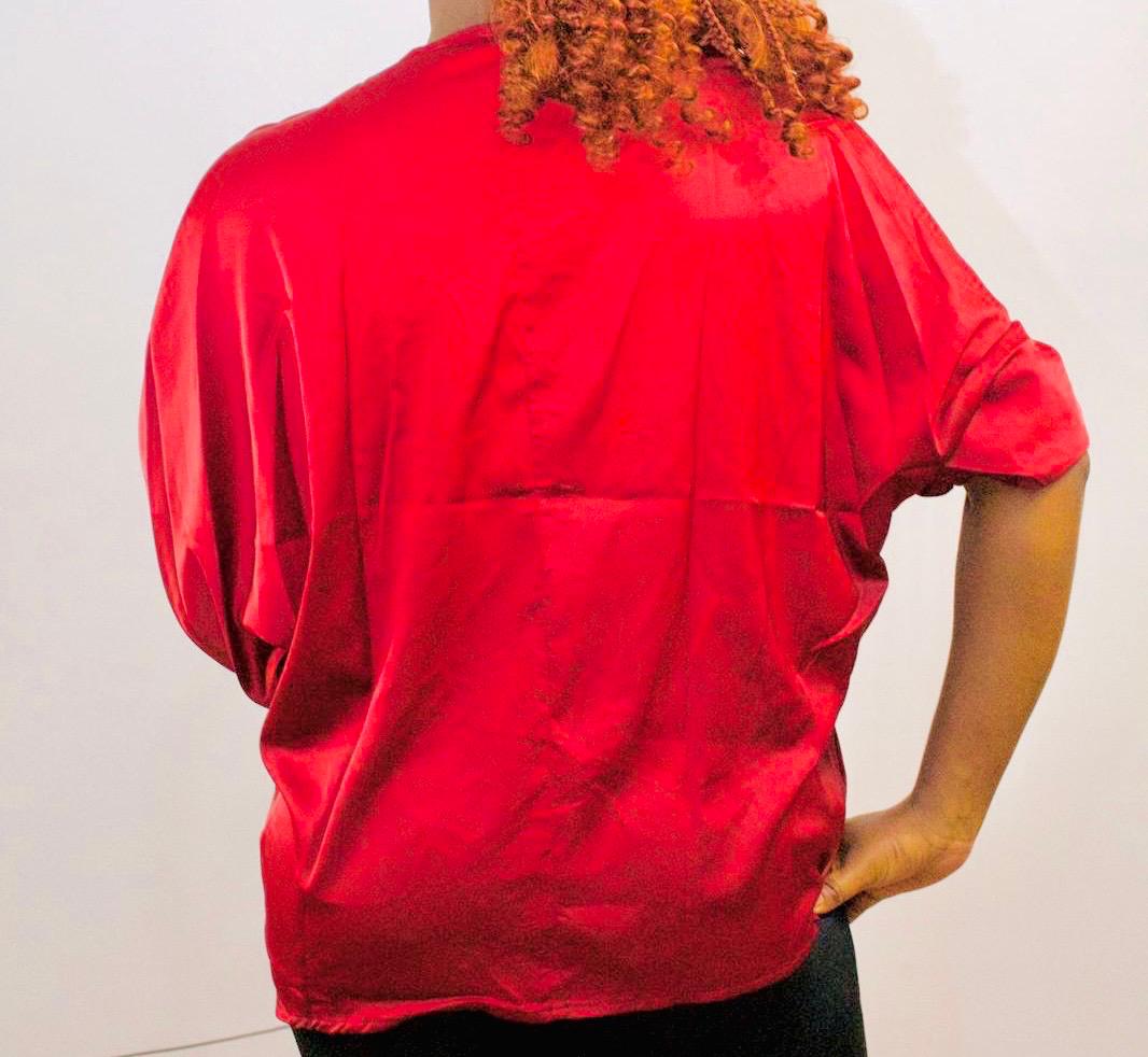 Haut bordeaux à manches mi-longues – Sobriété chic et confort au quotidien