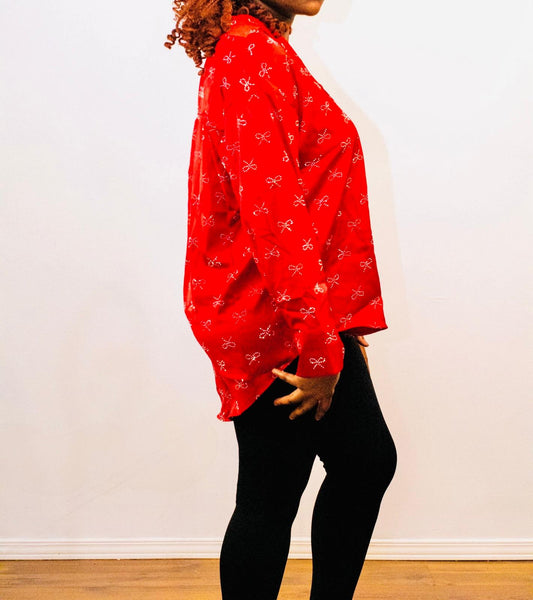 Chemise élégante à motifs nœuds papillon brillants – Raffinement audacieux et éclat maîtrisé